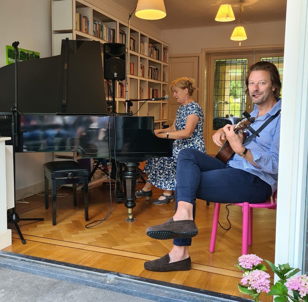 Jose (piano) en Simon (gitaar)