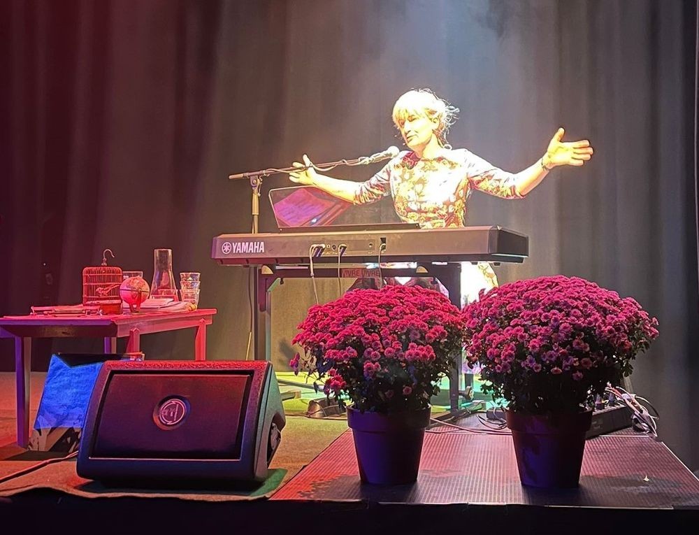 José armen wijd in MIMIK