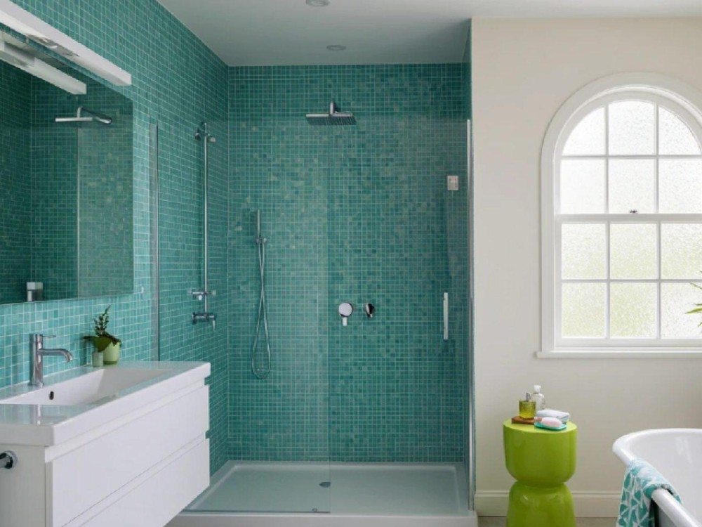 Een kleurrijke badkamer voor de familie Vermeulen